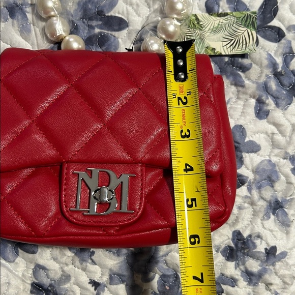 Small, red, Badley Mischka with pear handle also with shoulder strap. - Picture 10 of 10